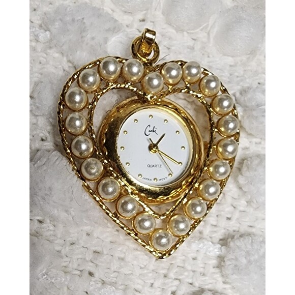 Elegant VINTAGE GoldTone Heart CACHI Pearl Endowed PENDANT Pocket Watch EuC - Picture 1 of 9